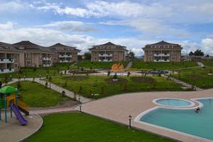 Bazén v ubytování Safran Thermal Resort Sandikli nebo v jeho okolí