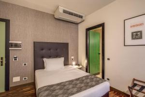 Una cama o camas en una habitación de Albergo Firenze