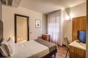 Una cama o camas en una habitación de Albergo Firenze