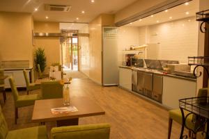 Kuchnia lub aneks kuchenny w obiekcie Hotel Palace Sevilla