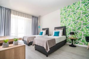 Postel nebo postele na pokoji v ubytování Nayino Resort Hotel