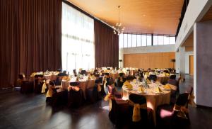 Restaurace v ubytování Aviary Bintaro + 30 fotografií
