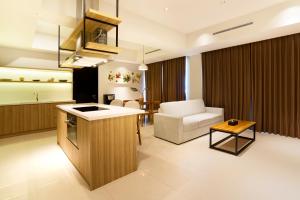 Virtuve vai virtuves zona naktsmītnē Aviary Bintaro
