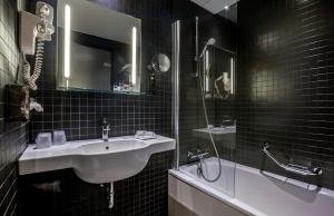 Ein Badezimmer in der Unterkunft Hotel Artemis Amsterdam