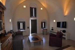 TV i/ili multimedijalni sistem u objektu Aria Suites & Villas