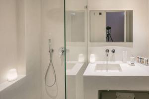 Kupatilo u objektu Aria Suites & Villas