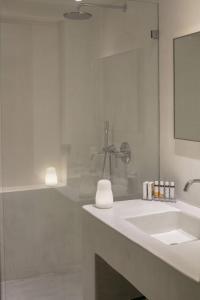 Kupatilo u objektu Aria Suites & Villas