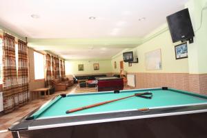 Biliár nebo kulečník v ubytování Hotel Rural Montaña de Cazorla
