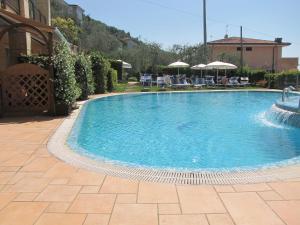 สระว่ายน้ำที่อยู่ใกล้ ๆ หรือใน Residence Villa Margherita