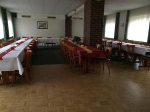 ห้องอาหารหรือที่รับประทานอาหารของ Zur Krone