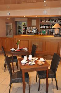 Fotografie z fotogalerie ubytování Logis Hotel L'ange Couronne v destinaci Belleville-sur-Saone