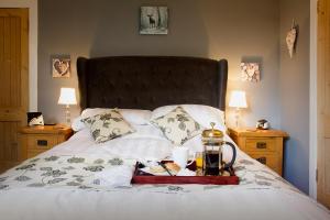 سرير أو أسرّة في غرفة في Druminoch