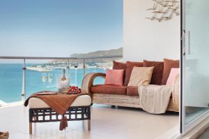 a living room with a couch and a table at CALI Deluxe Holidays, Sesimbra in Sesimbra