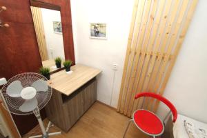 a small room with a desk and a fan at BedandBike Rooms in Saint Petersburg
