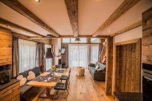 Posezení v ubytování Braito's Seaside Lodges und Suites