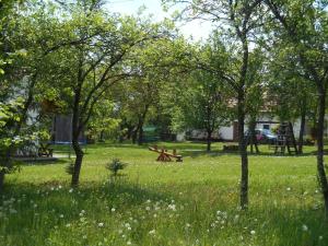 A garden outside Vendégmarasztaló Porta