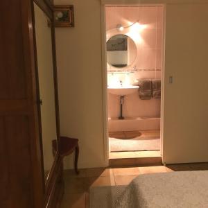 Koupelna v ubytování Chambre d'hôtes Costa Belle