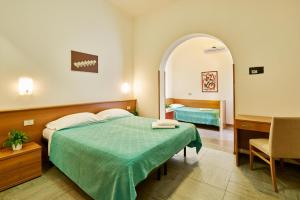 En eller flere senge i et værelse på G/Hotel Lignano
