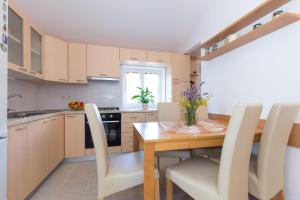 Kuchyň nebo kuchyňský kout v ubytování Apartman Ivona