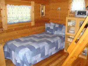 מיטה או מיטות בחדר ב-Mökki Eteläranta