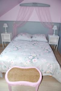 Postel nebo postele na pokoji v ubytování Chambre d'hotes "Les Paturelles"