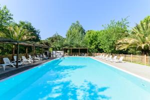 Bazén v ubytovaní Hotel La Bussola alebo v jeho blízkosti