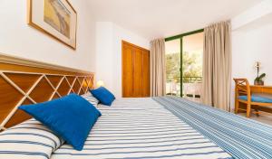 A bed or beds in a room at Globales Nova Még 26 kép