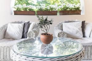 A seating area at Hotel La Bussola