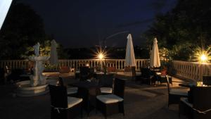 Foto de la galeria de Borgo dei Poeti Romantik Hotel a Manerba del Garda