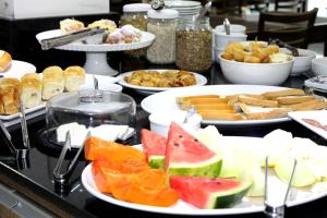 a buffet with many plates of food on a table at Avare Plaza Hotel Plus in Avaré