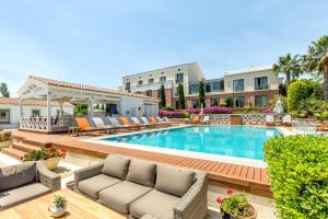 Bazén v ubytování Antmare Hotel nebo v jeho okolí