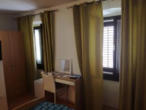 TV a/nebo společenská místnost v ubytování Guest House Kvartin