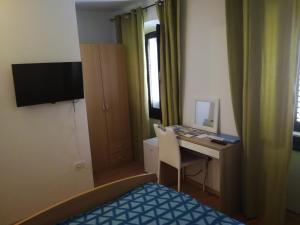 TV a/nebo společenská místnost v ubytování Guest House Kvartin