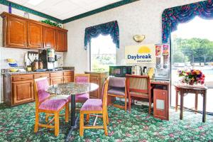 Gallery image of Super 8 by Wyndham Nashville Near Downtown / I-40 in Nashville