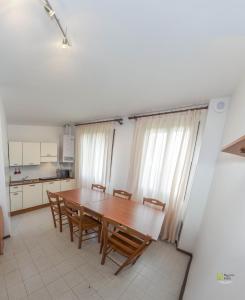 Albergo Diffuso Balcone sul Friuliにあるキッチンまたは簡易キッチン