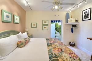 a bedroom with a bed and a ceiling fan at Center Court-Boutique Old Town Lodging in Key West +148 photos