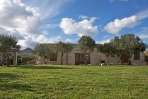 a building with a lawn in front of it at Villa Punta San Nicola in Favignana