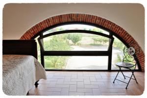 Voodi või voodid majutusasutuse Corte delle Giuggiole toas