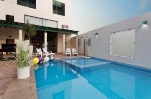Bazén v ubytování Hotel Olmeca Plaza nebo v jeho okolí