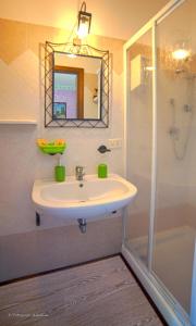 a bathroom with a sink and a shower at Agriturismo La Valle degli Ulivi in Semproniano