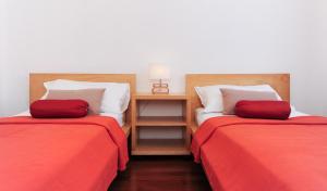 zwei Betten nebeneinander in einem Zimmer in der Unterkunft Appartamento La Terrasse Zen Five stars Holiday House in Nizza