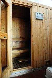 a wooden sauna with a door in the middle at Residencial Mares in Tavira