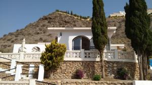 a white house with a hill in the background at Todosol Dream in Águilas