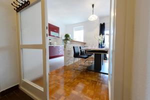 Kuchyň nebo kuchyňský kout v ubytování APARTMENT ANA 4+2