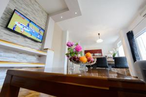 TV a/nebo společenská místnost v ubytování APARTMENT ANA 4+2