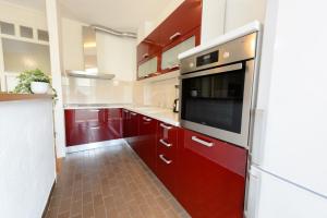 Kuchyň nebo kuchyňský kout v ubytování APARTMENT ANA 4+2