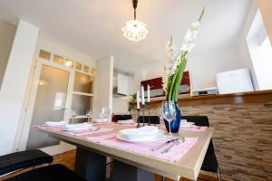 Fotografie z fotogalerie ubytování APARTMENT ANA 4+2 v destinaci Makarska