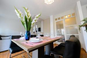 TV a/nebo společenská místnost v ubytování APARTMENT ANA 4+2