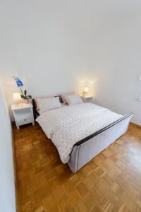 Postel nebo postele na pokoji v ubytování APARTMENT ANA 4+2