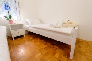 Postel nebo postele na pokoji v ubytování APARTMENT ANA 4+2